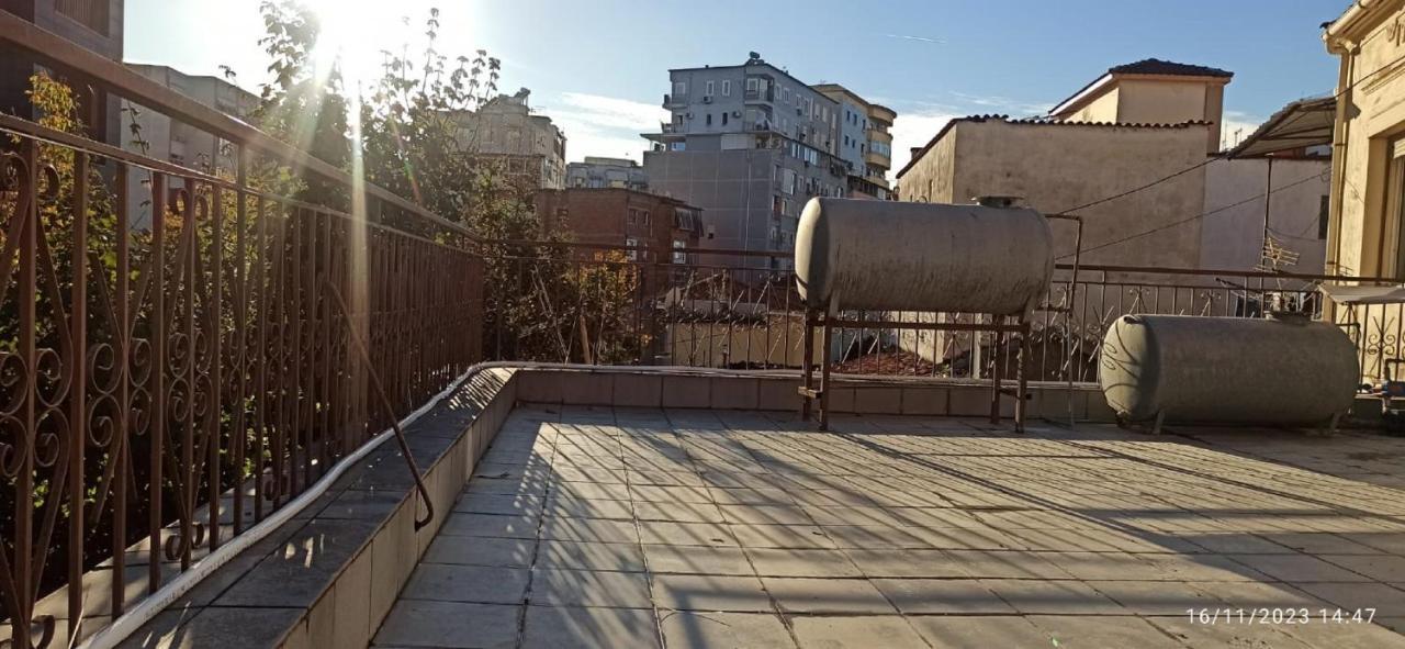 Royal Hostel Tirana Eksteriør billede