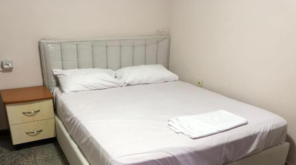 Royal Hostel Tirana Eksteriør billede