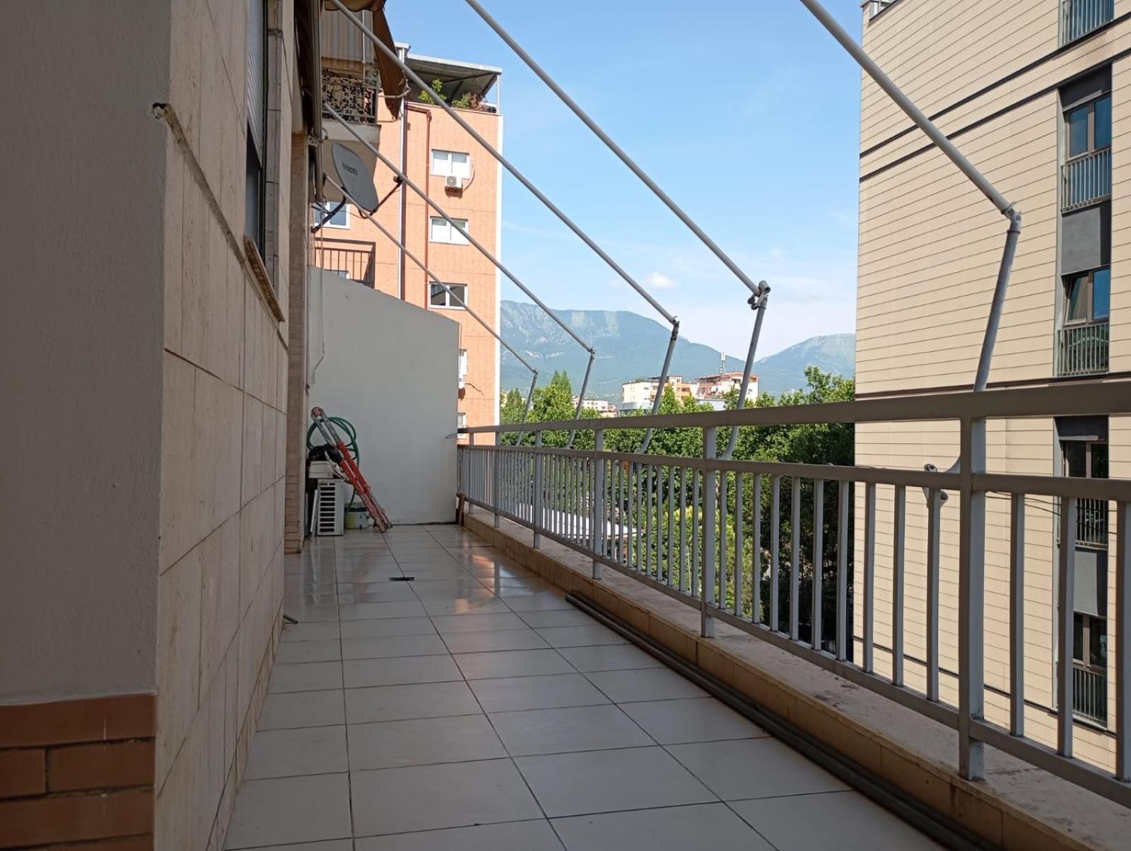 Royal Hostel Tirana Eksteriør billede