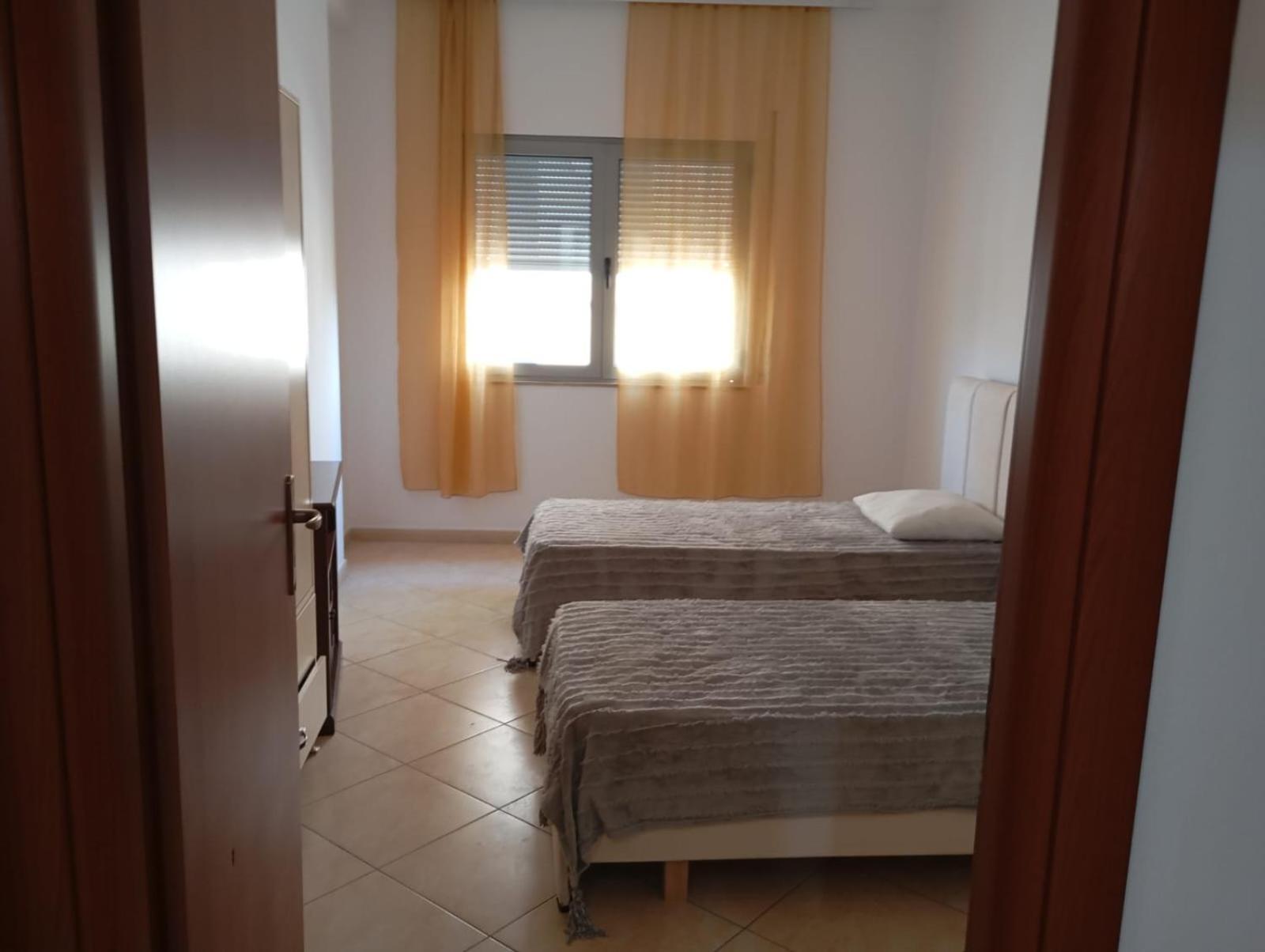 Royal Hostel Tirana Eksteriør billede