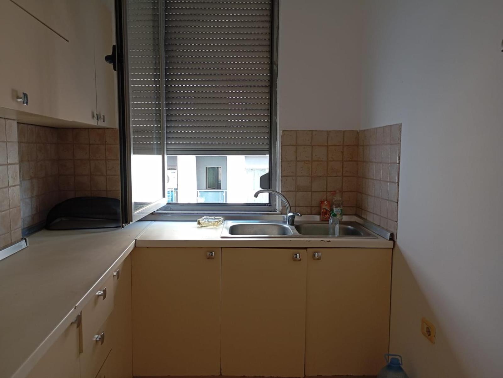 Royal Hostel Tirana Eksteriør billede