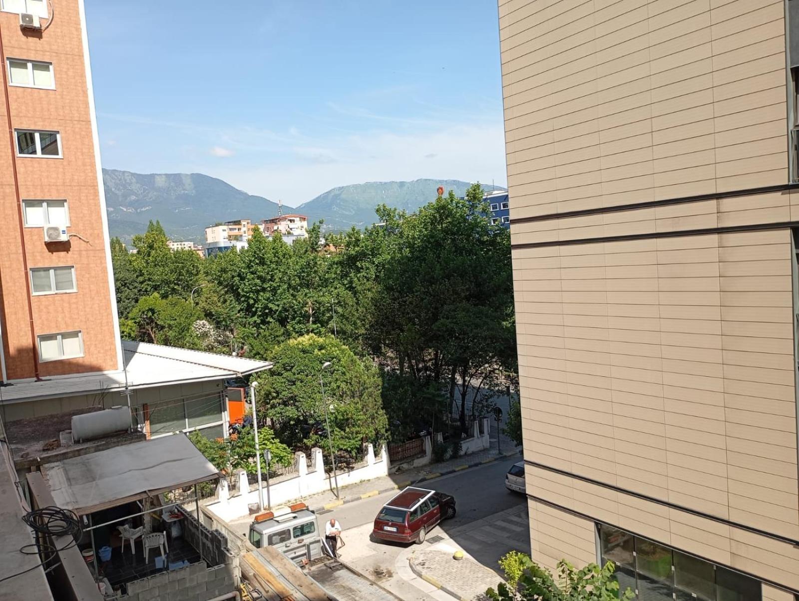 Royal Hostel Tirana Eksteriør billede