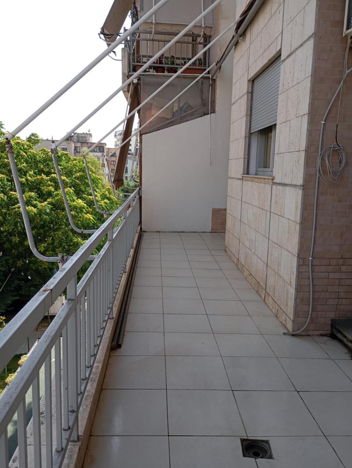Royal Hostel Tirana Eksteriør billede